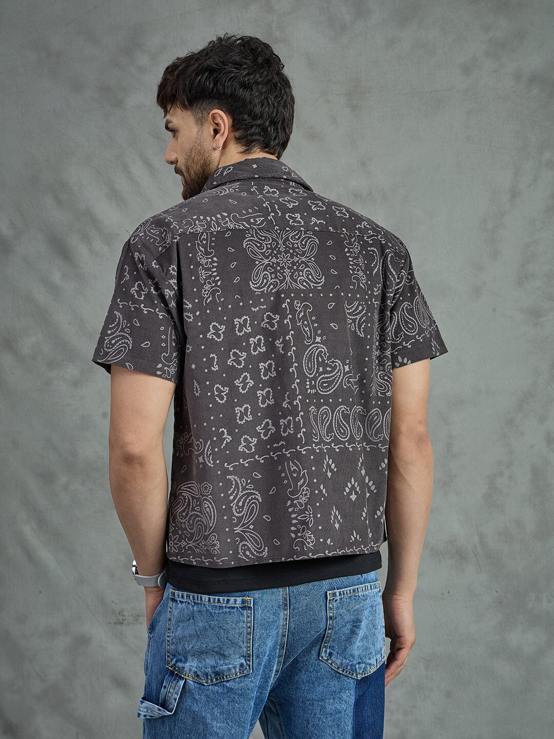 Grey Paisley Cropped Shirt With Black Vest - Image 5