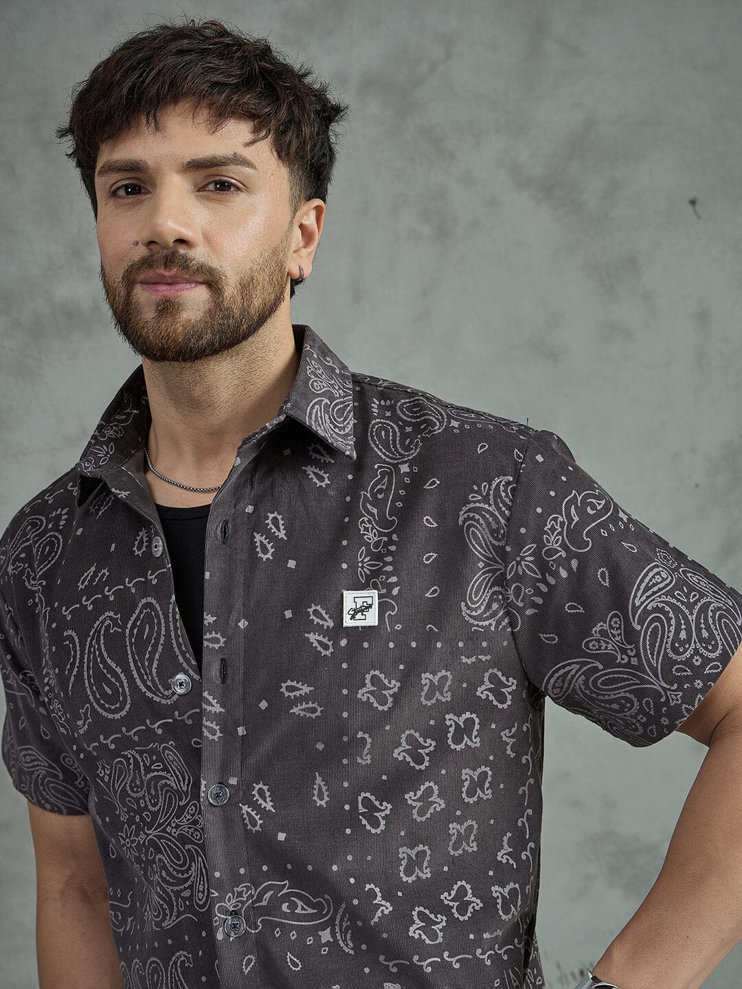 Grey Paisley Cropped Shirt With Black Vest - Image 6